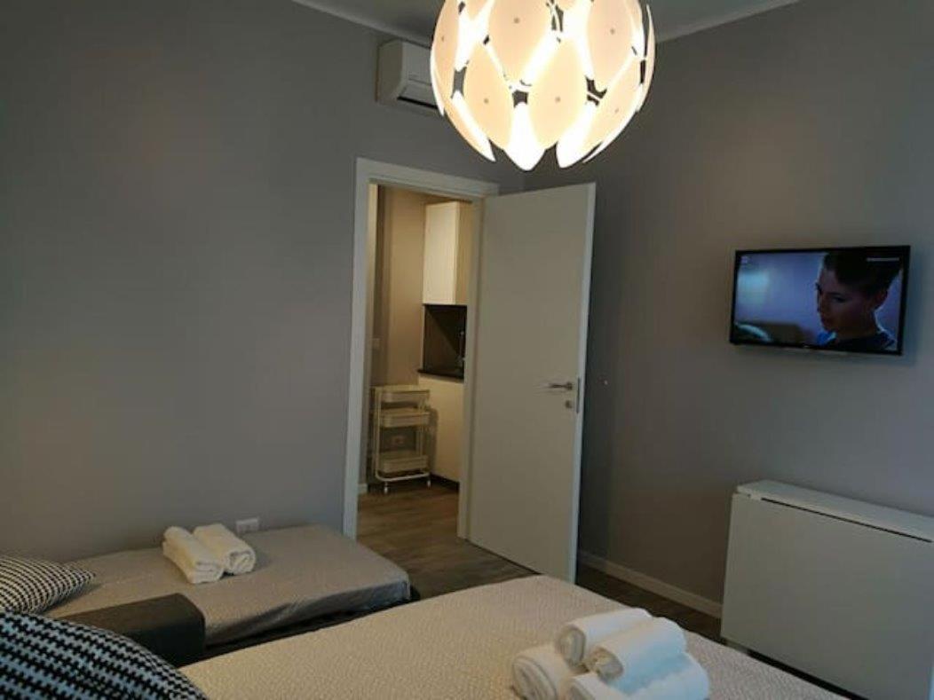 Appartamento Con Grande Terrazzo In Via Lomellina - Lome 527 Милан Экстерьер фото